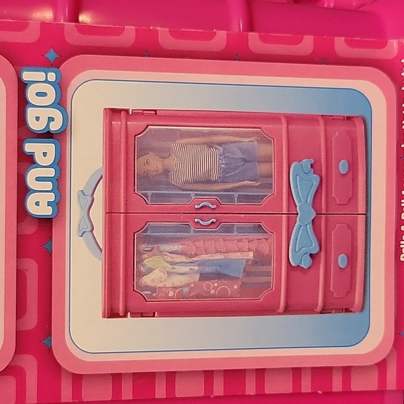Barbie closet and carrying case - Picture 4 of 4